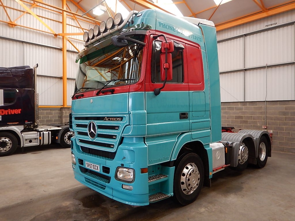 MERCEDES BENZ ACTROS 2548 MEGASPACE 6 X 2 EURO 4 TRACTOR UNIT