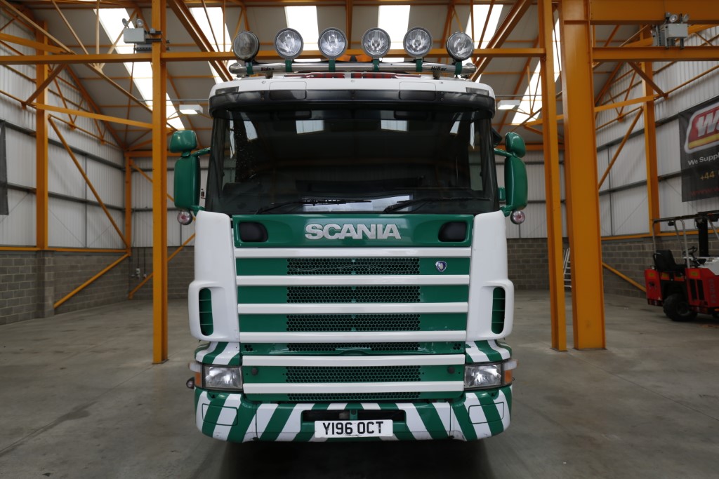 SCANIA R124 420 8 X 2 FLATBED/CRANE - 2001 - Y196 OCT - Walker