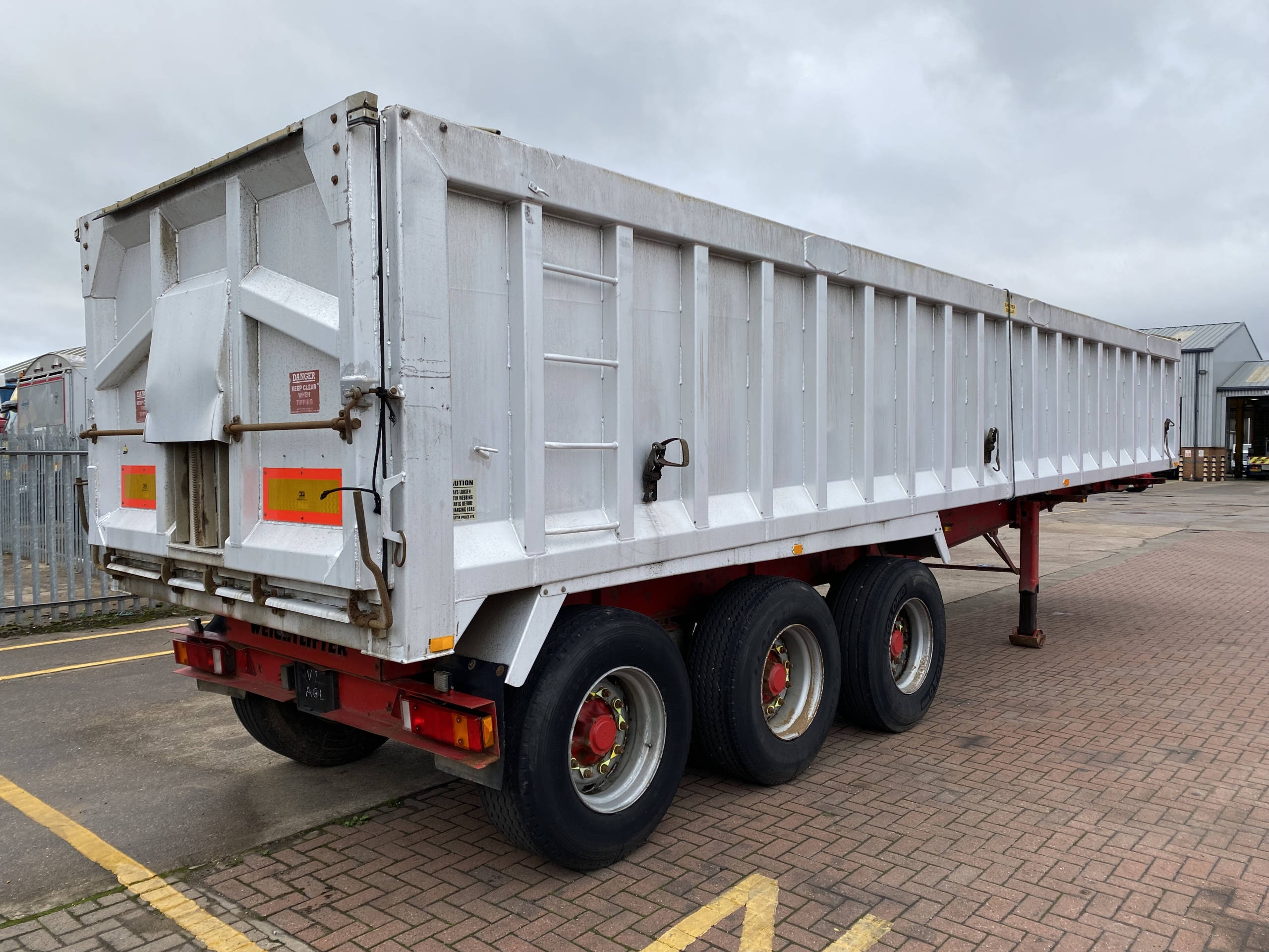 WEIGHTLIFTER ALUMINIUM AGGREGATE TIPPING TRAILER 2002 C117530