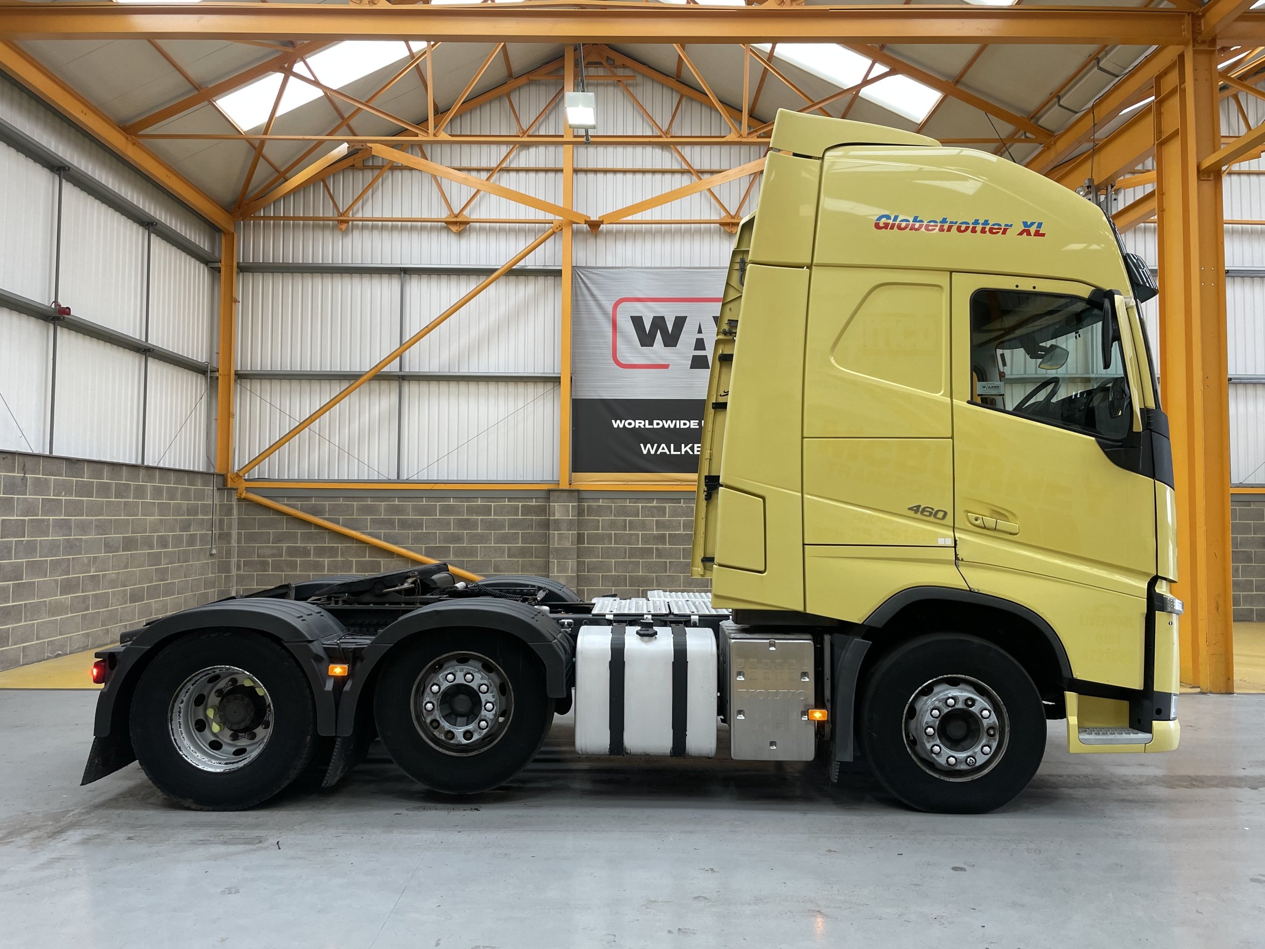 ▷ Used Standard truck tractor Volvo FH4 for sale 