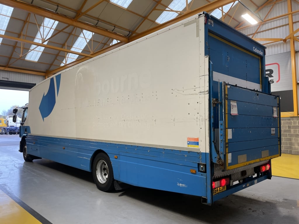 RENAULT D18 WIDE 15 TONNES *EURO 6*, 4X2 STREAMLINE BOX BODY - 2014 - HX64 EJV
