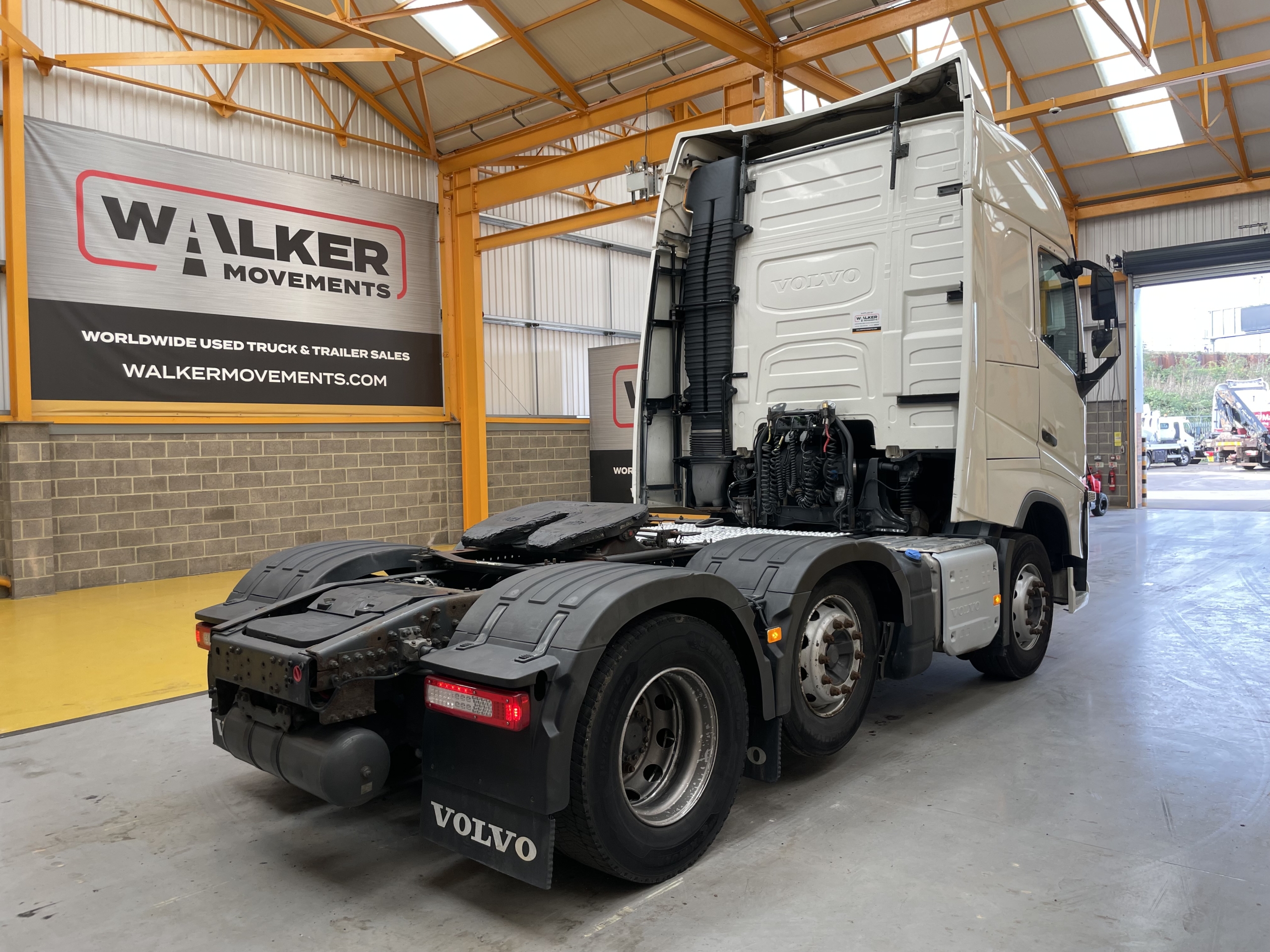 VOLVO FMX 460 EURO 6 GLOBETROTTER 6 X 4 TIPPER/PLANT TRAILER DRAWBAR OUTFIT  - 2015 - AP15 APP - Walker Movements