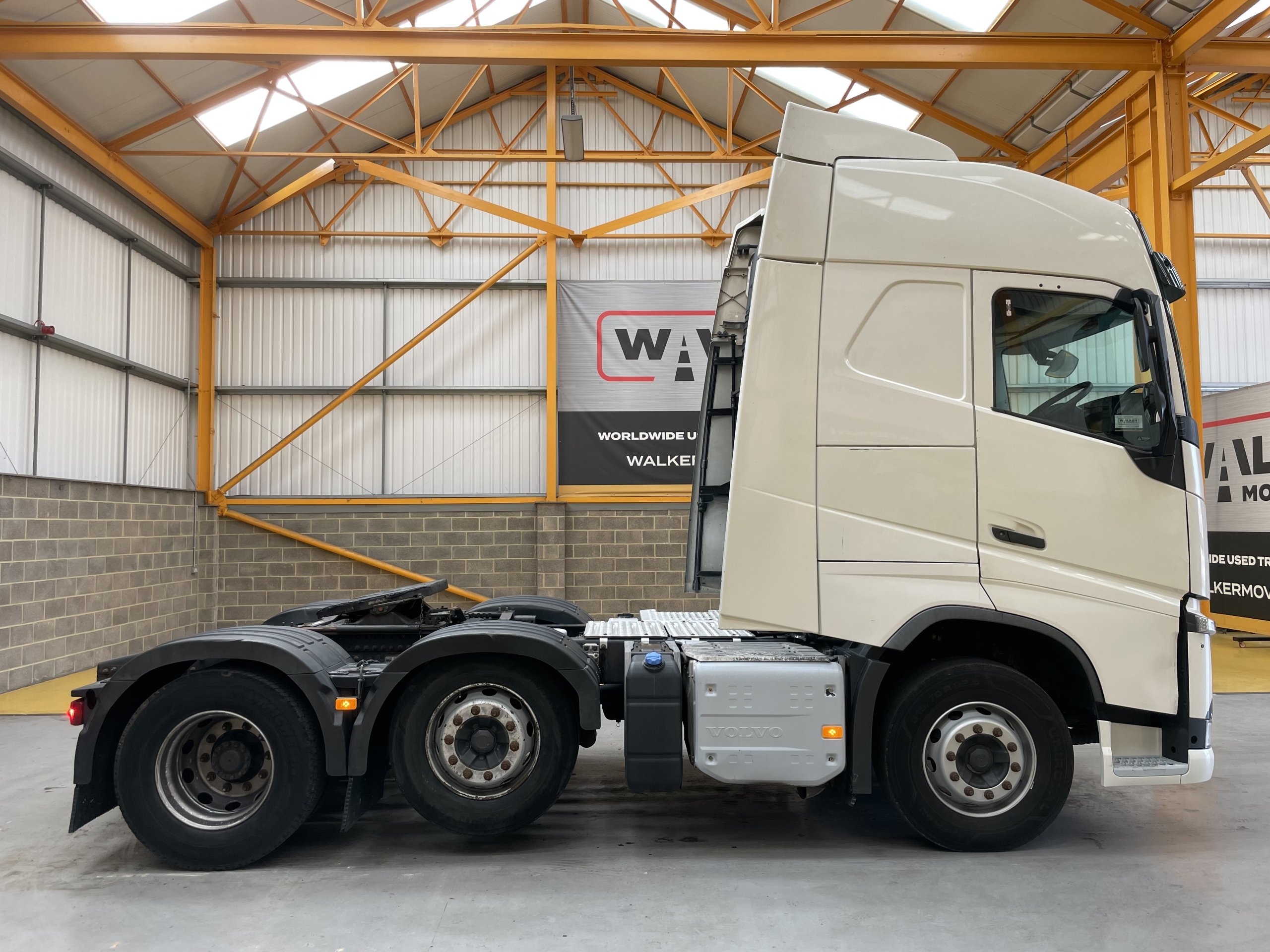 VOLVO FMX 460 EURO 6 GLOBETROTTER 6 X 4 TIPPER/PLANT TRAILER DRAWBAR OUTFIT  - 2015 - AP15 APP - Walker Movements