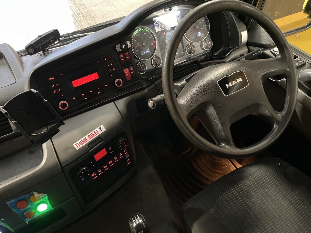 MAN TGM 18.250 *EURO 6*, 4X2 PINCE À BRIQUES DE 18 TONNES - 2016 - DG65 YTO