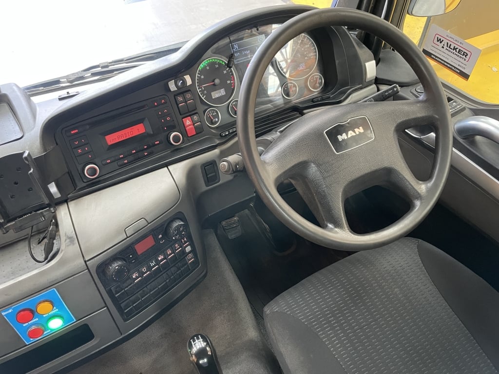 MAN TGM 18.250 *EURO 6*, 4X2 PINCE À BRIQUES DE 18 TONNES - 2015 - DG65 ZPR