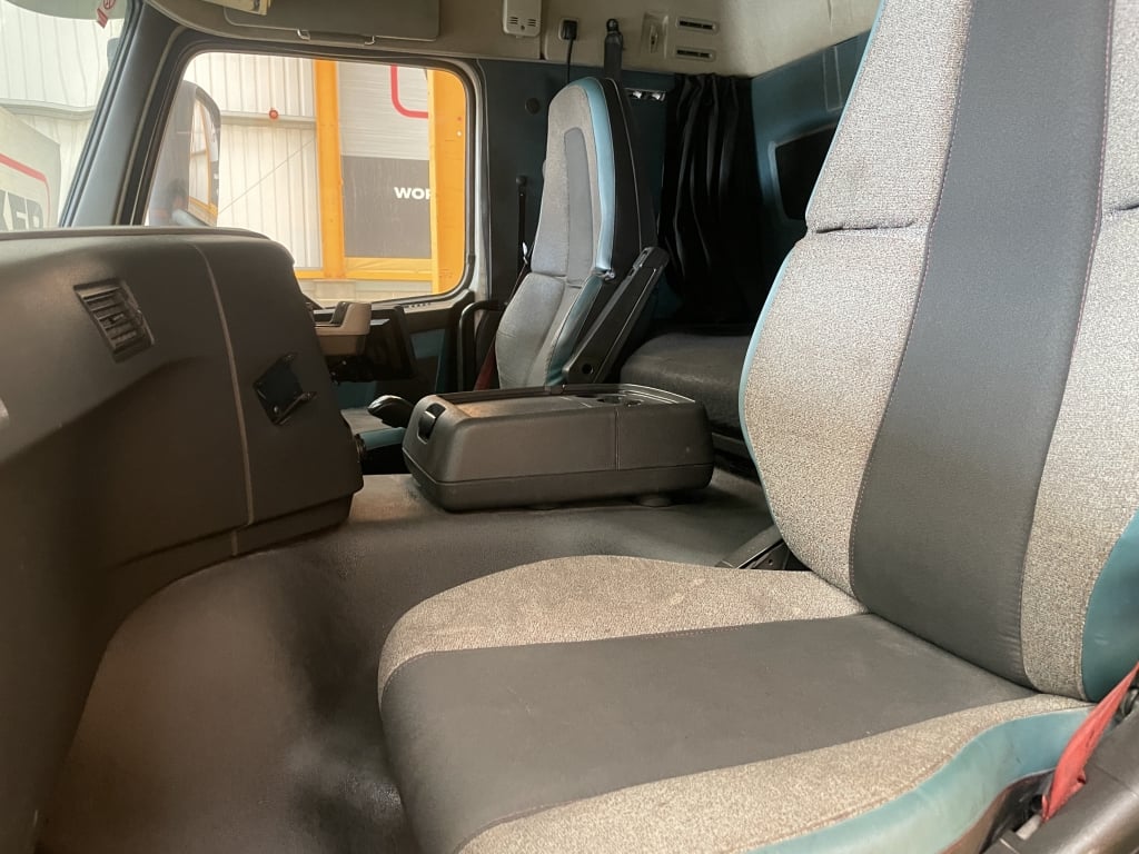 VOLVO FM410 *EURO 6* 8X4 ALUMINIUM INSULATED TIPPER – 2016 – YK16 XUO