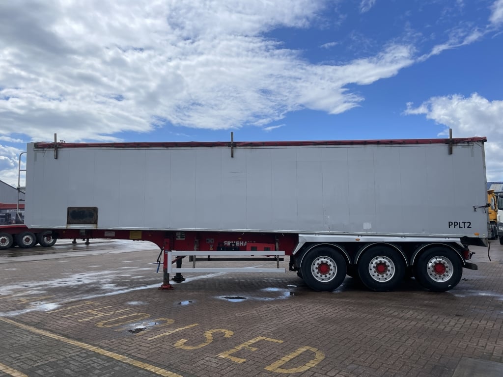 CRANE FRUEHAUF 70 CU-YD ALUMINIUM PLANK SIDED SLOPER BULK TIPPING TRAILER – 2015 – C391548