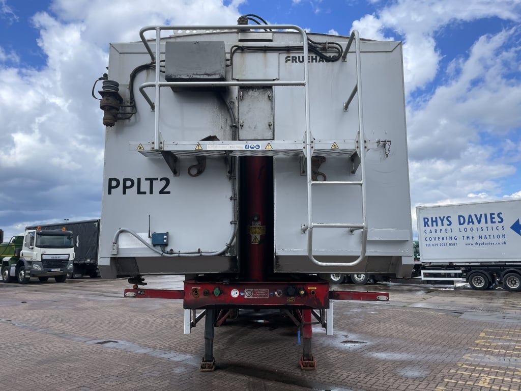 CRANE FRUEHAUF 70 CU-YD ALUMINIUM PLANK SIDED SLOPER BULK TIPPING TRAILER – 2015 – C391548
