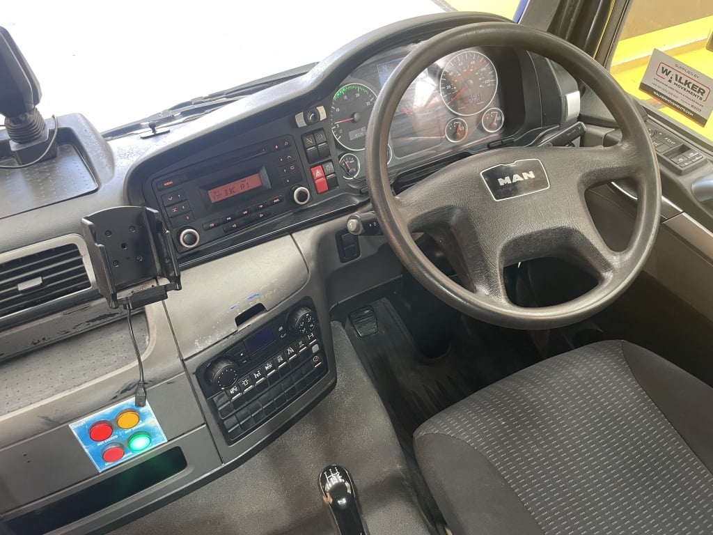 MAN TGM 18.250 *EURO 6*, 4X2 PINCE À BRIQUES DE 18 TONNES - 2016 - DG16 ERY