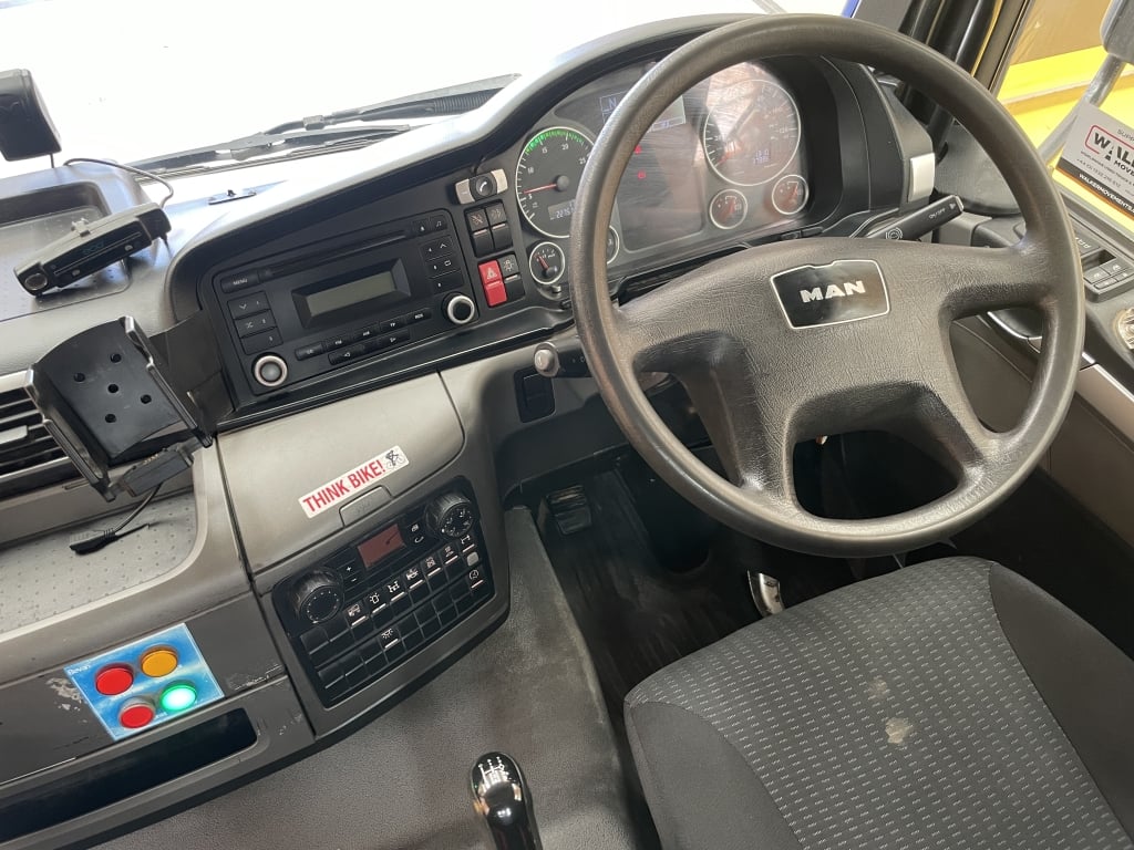 MAN TGM 18.250 *EURO 6*, 4X2 PINCE À BRIQUES DE 18 TONNES - 2015 - DG65 UZU