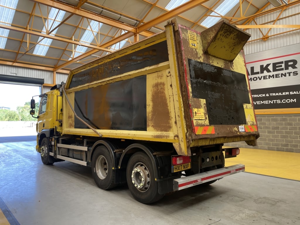 DAF CF330 *EURO 6* 6X2 BENNE BASCULANTE/GRUE – 2017 – HX17 NXF