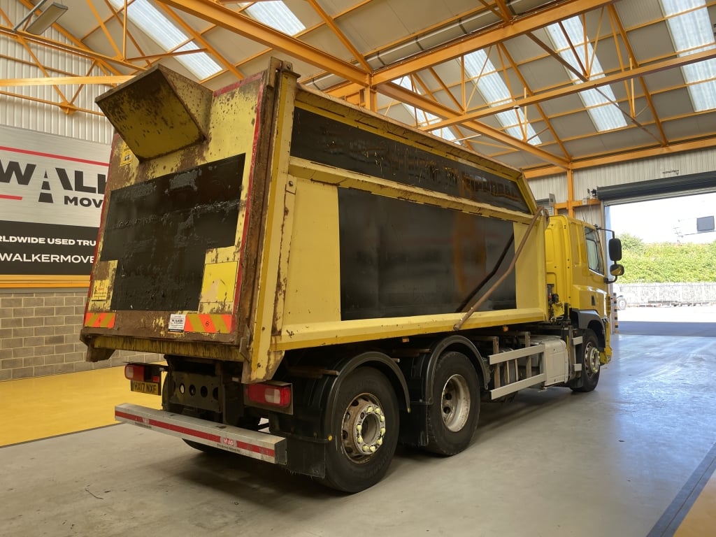 DAF CF330 *EURO 6* 6X2 BENNE BASCULANTE/GRUE – 2017 – HX17 NXF