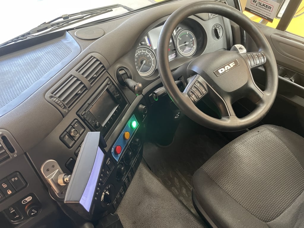 DAF CF330 *EURO 6* 6X2 BENNE BASCULANTE/GRUE – 2017 – HX17 NXF