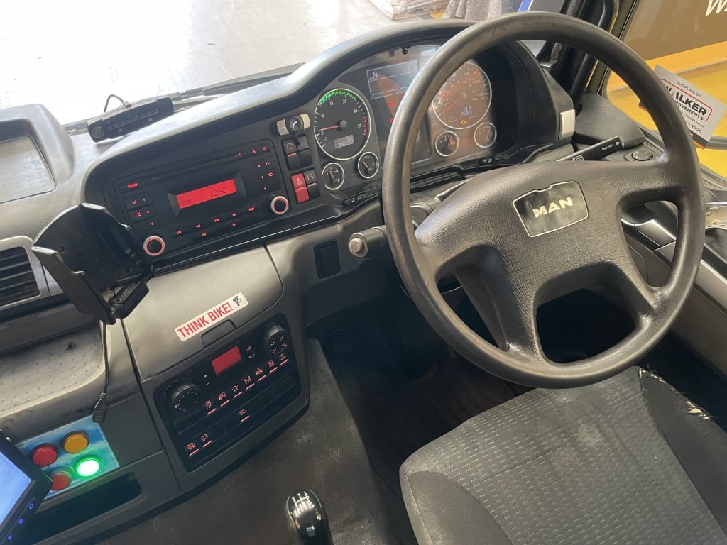MAN TGM 18.250 *EURO 6*, 4X2 PINCE À BRIQUES DE 18 TONNES - 2015 - DG65 UZP