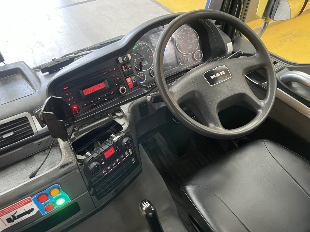 MAN TGM 18.250 *EURO 6*, 4X2 PINCE À BRIQUES DE 18 TONNES - 2016 - DG65 YMJ