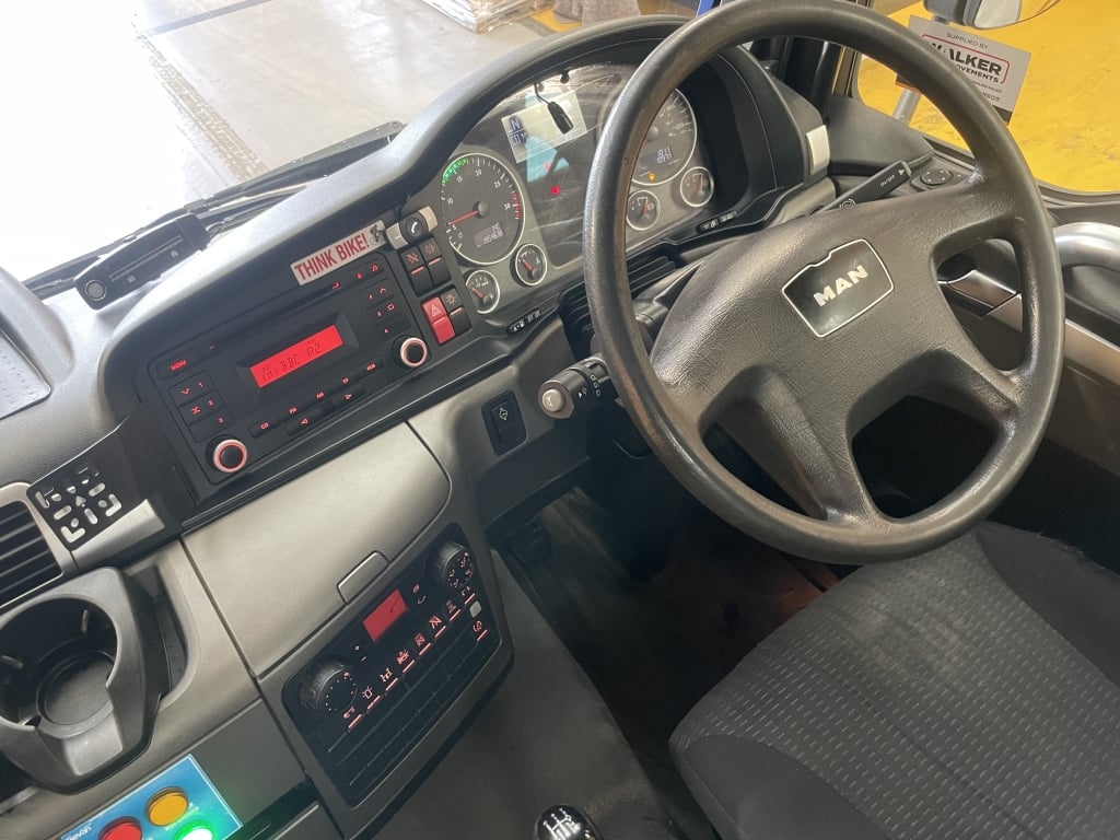MAN TGM 18.250 *EURO 6*, 4X2 PINCE À BRIQUES DE 18 TONNES - 2016 - DG66 RZE