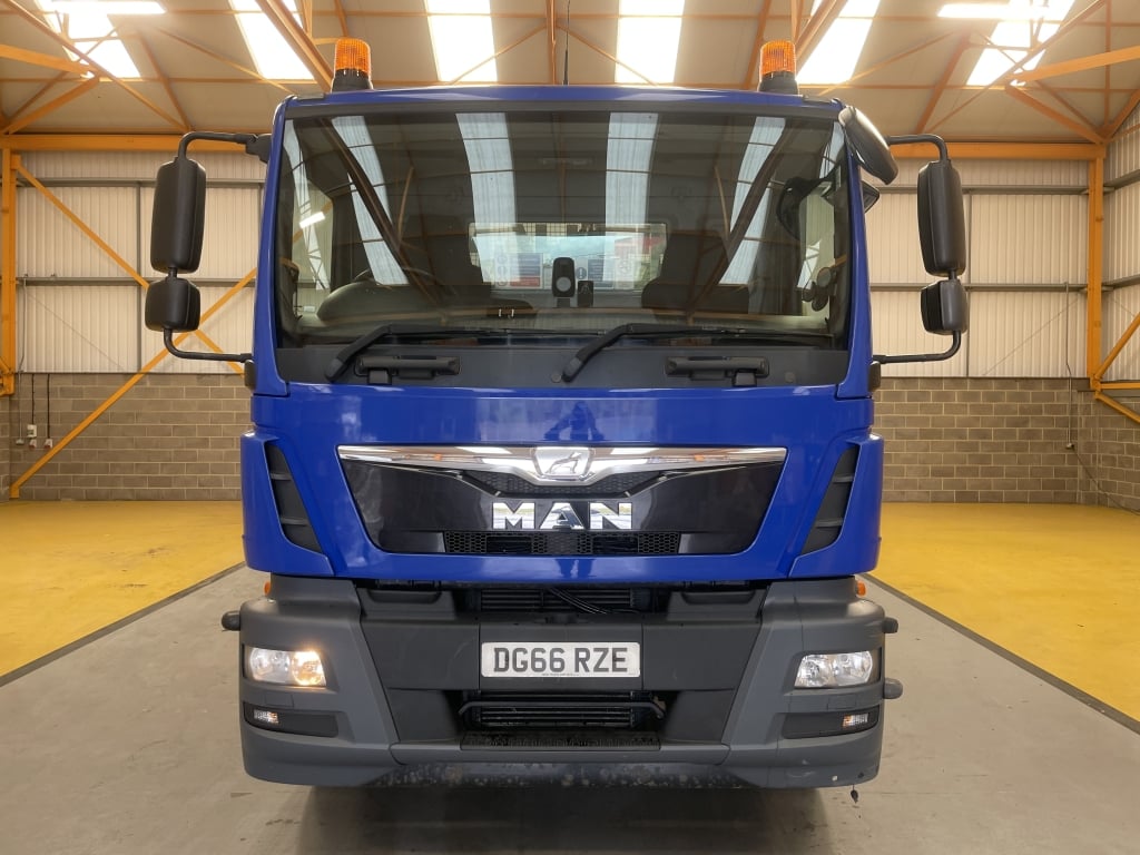 MAN TGM 18.250 *EURO 6*, 4X2 PINCE À BRIQUES DE 18 TONNES - 2016 - DG66 RZE
