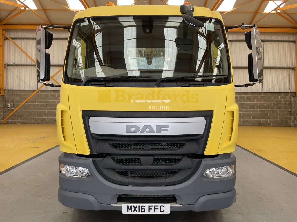 DAF LF220 *EURO 6* 4X2 18 TONNES PINCE À BRIQUES - 2016 - MX16 FFC