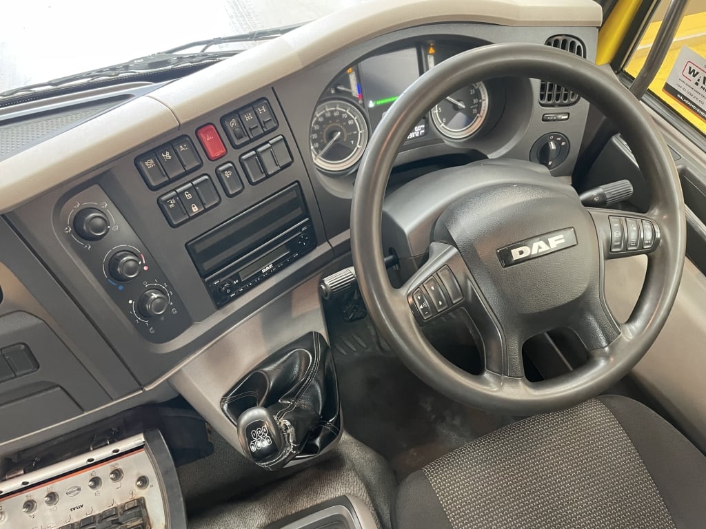 DAF LF220 *EURO 6* 4X2 18 TONNES PINCE À BRIQUES - 2016 - MX16 FFG