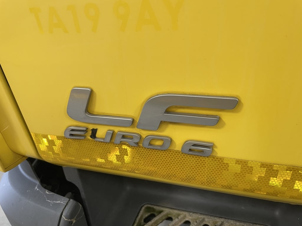 DAF LF220 *EURO 6* 4X2 18 TONNES PINCE À BRIQUES - 2015 - WA15 XPD