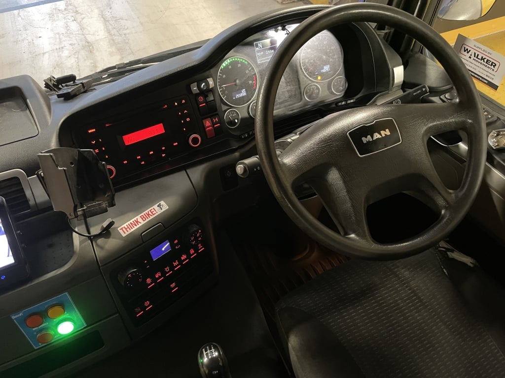 MAN TGM 18.250 *EURO 6*, 4X2 PINCE À BRIQUES DE 18 TONNES - 2015 - DG65 NWR