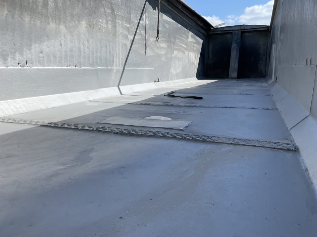 CRANE FRUEHAUF 70 CU-YD ALUMINIUM PLANK SIDED SLOPER BULK TIPPING TRAILER – 2015 – C389122