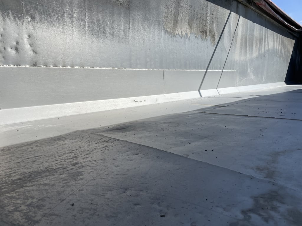 CRANE FRUEHAUF 70 CU-YD ALUMINIUM PLANK SIDED SLOPER BULK TIPPING TRAILER – 2015 – C410776