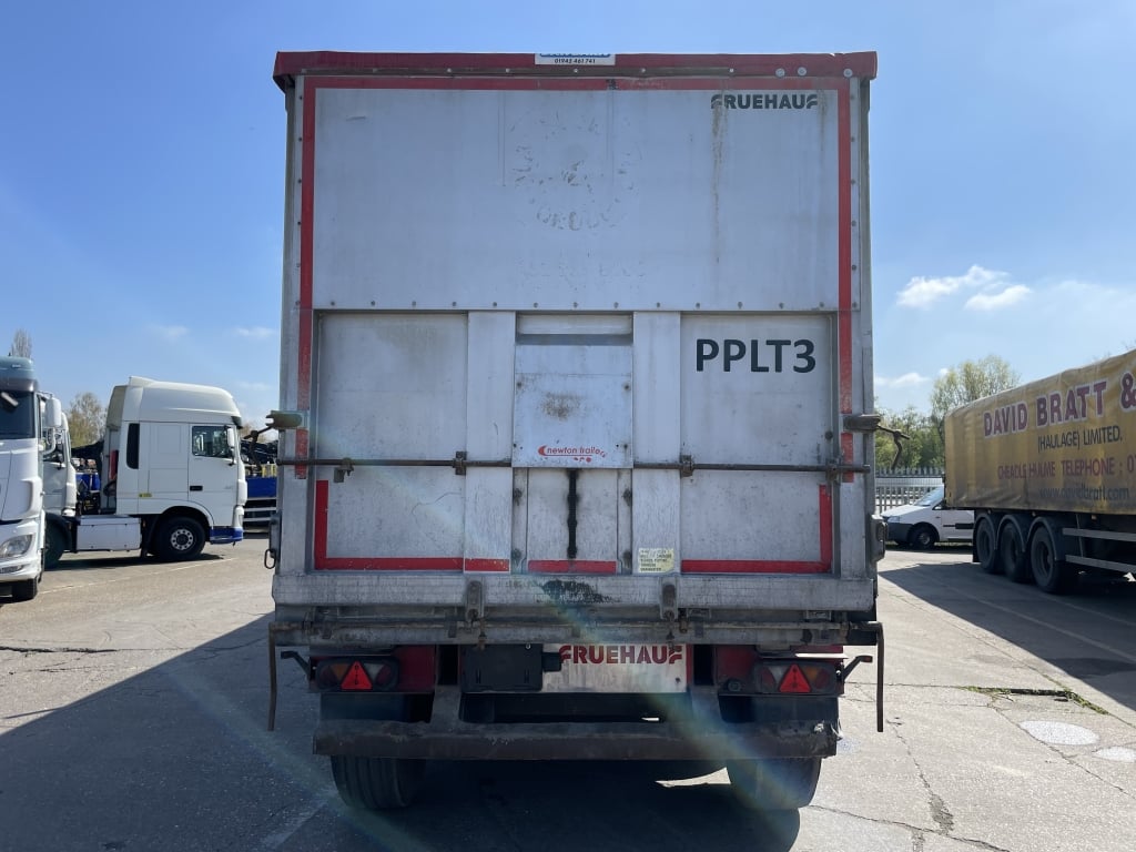CRANE FRUEHAUF 70 CU-YD ALUMINIUM PLANK SIDED SLOPER BULK TIPPING TRAILER – 2015 – C410776
