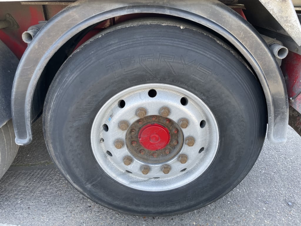 CRANE FRUEHAUF 70 CU-YD ALUMINIUM PLANK SIDED SLOPER BULK TIPPING TRAILER – 2015 – C410776