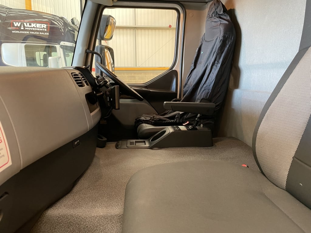 RENAULT D18 WIDE 15 TONNE *EURO 6*, 4X2 STREAMLINE BOX BODY – 2015 – HX15 KVH