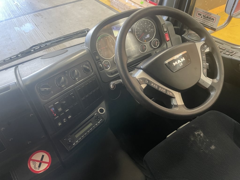 MAN TGM 15.250, 15 TONNES, EURO 5, 4X2 CAISSE DE DÉMÉNAGEMENT – 2011 – HF61 FVA