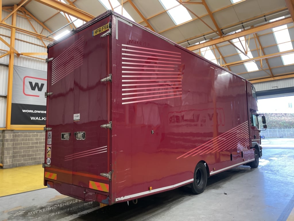 MAN TGM 15.250, 15 TONNES, EURO 5, 4X2 CAISSE DE DÉMÉNAGEMENT – 2011 – HF61 FVA