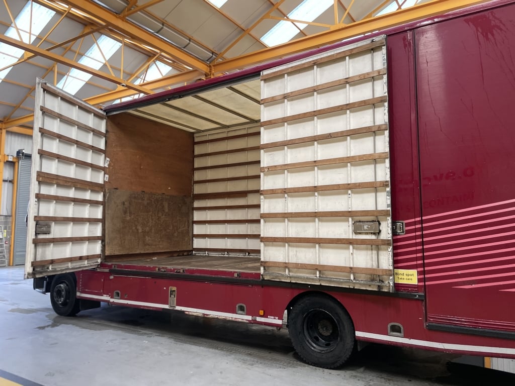 MAN TGM 15.250, 15 TONNES, EURO 5, 4X2 CAISSE DE DÉMÉNAGEMENT – 2011 – HF61 FVA