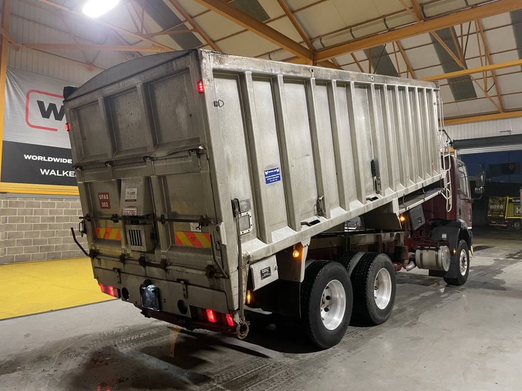 FODEN ALPHA 6X4 ALUMINIUM BULK TIPPER / BLOWER – 2002 – YD52 YSV