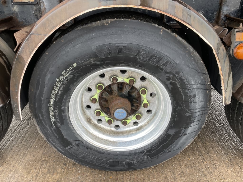 CORUS 30FT TIPPING SKELETAL TRAILER C/W STEEL TIPPING BODY – 2000 – C059637