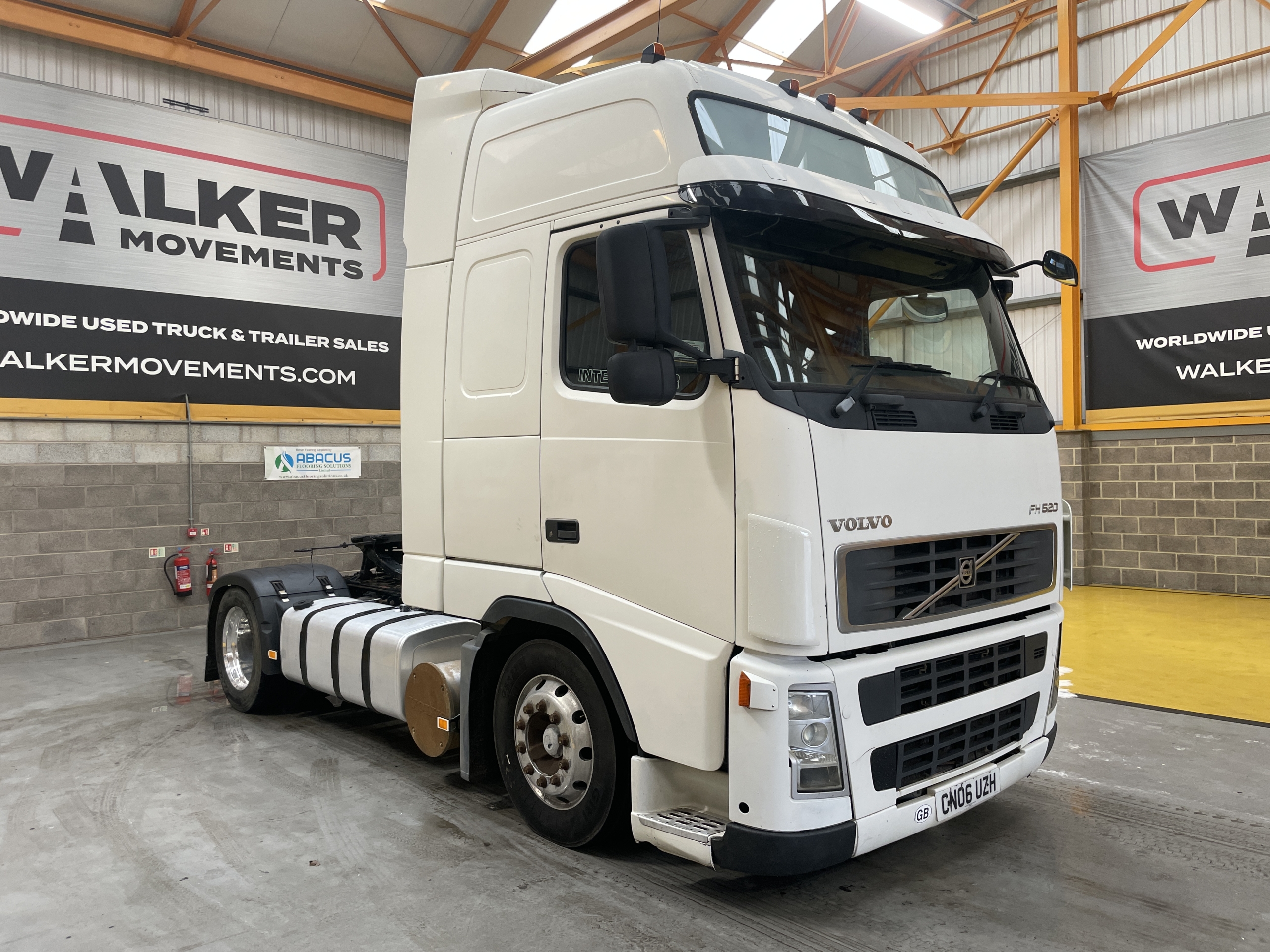 Cn06 VOLVO FH520 LOW RIDE GLOBETROTTER XL 4X2 TRACTOR UNIT - 2006 - CN06 UZH ...