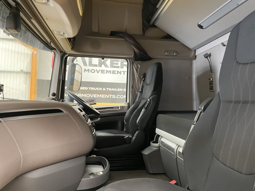 DAF XF106 530 SUPERSPACE *EURO 6* 6X2 TRACTOR UNIT – 2018 – YX18 OSR