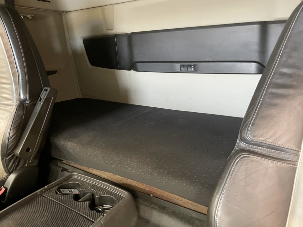 VOLVO FM 410 *EURO 6* 8X4 ALUMINIUM INSULATED TIPPER – 2016 – AY66 TLZ