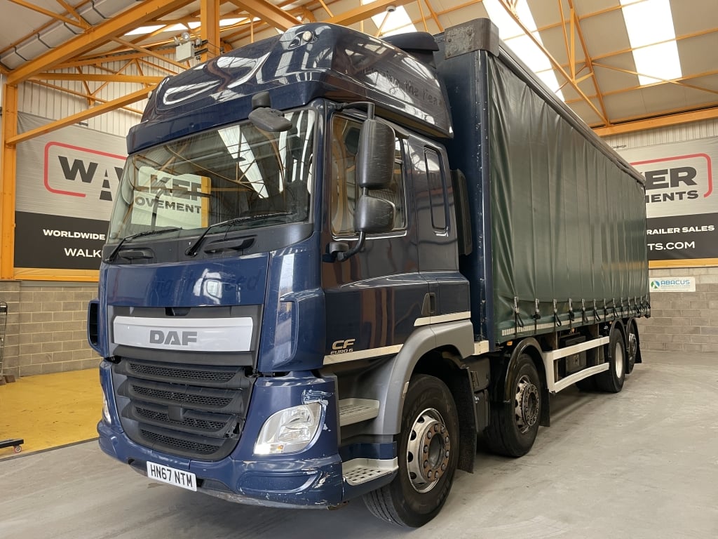DAF CF440 *EURO 6* 8x2, 32 tonnes, configuration à timon, remorque à rideaux coulissants – 2017 – HN67 NTM