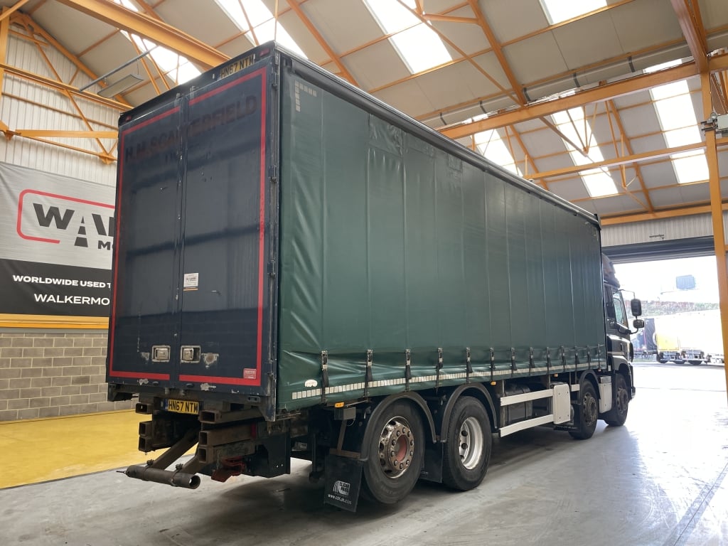 DAF CF440 *EURO 6* 8x2, 32 tonnes, configuration à timon, remorque à rideaux coulissants – 2017 – HN67 NTM