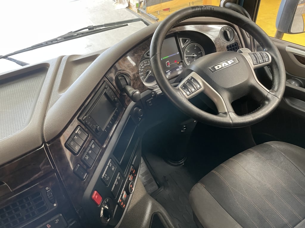 Tracteur routier DAF XF106 530 *EURO 6* à cabine Space 6x2 avec essieu traîné – 2019 – SW68 LVR