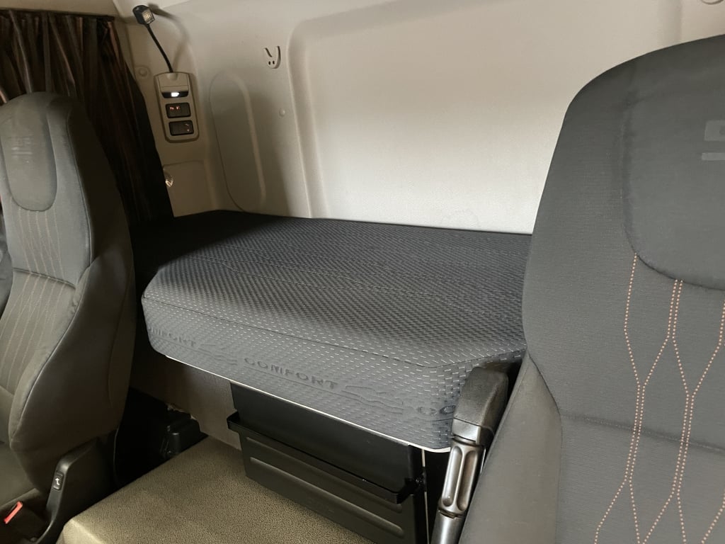 DAF CF410 *EURO 6*, 6x2, remorque à timon, plateau à ridelles, équipée de citernes à mélasse – 2019 – T23 DBG