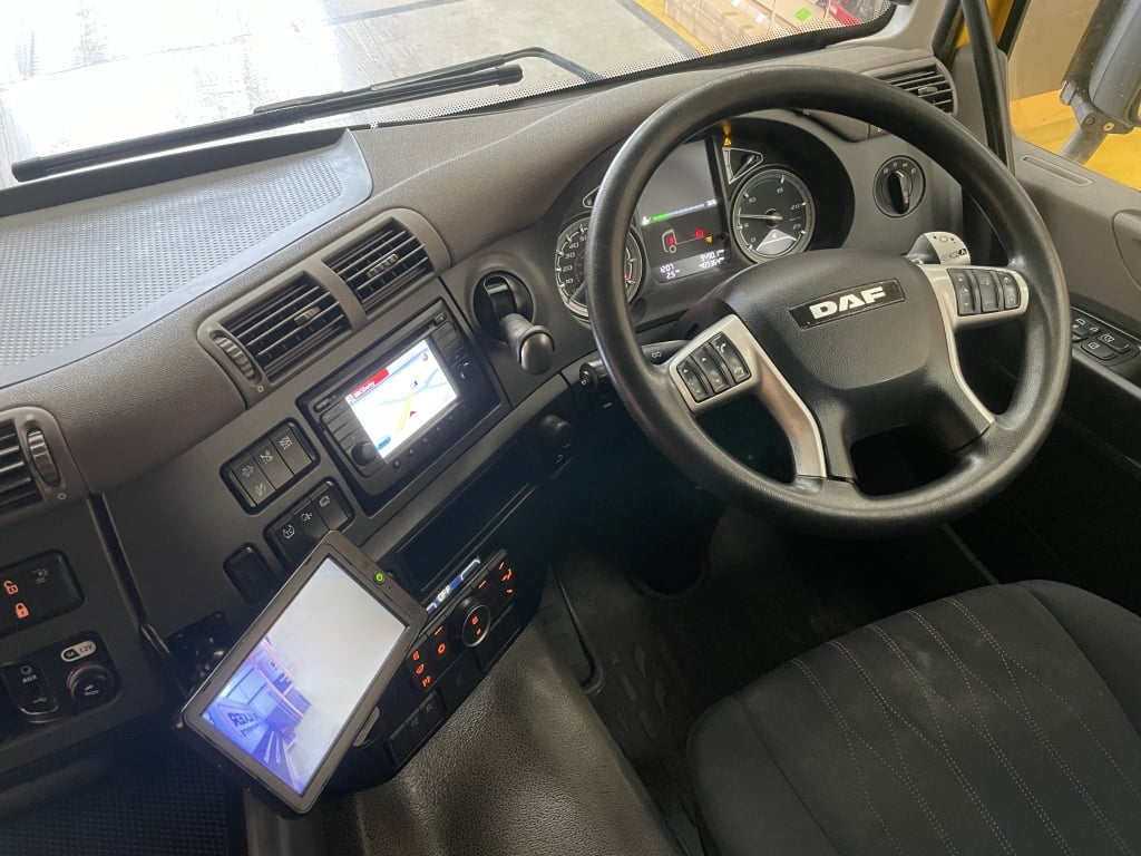 DAF CF410 *EURO 6*, 6x2, remorque à timon, plateau à ridelles, équipée de citernes à mélasse – 2019 – T23 DBG
