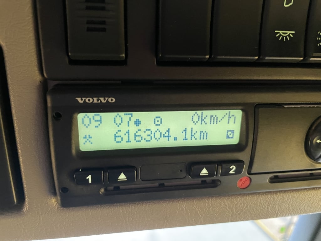 VOLVO FM 370 *EURO 6*, 8X4 STEEL TIPPER – 2016 – AP16 DAY