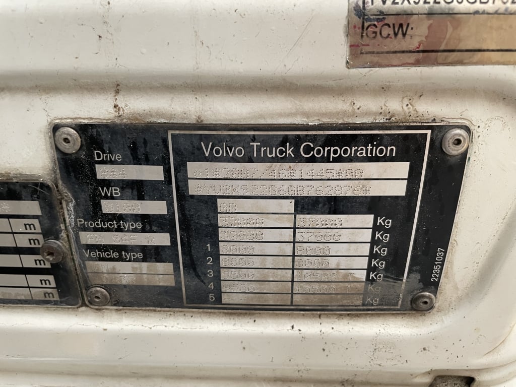 VOLVO FM 370 *EURO 6*, 8X4 STEEL TIPPER – 2016 – AP16 DAY