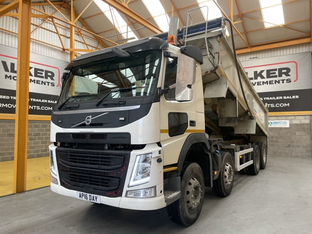 VOLVO FM 370 *EURO 6*, 8X4 STEEL TIPPER – 2016 – AP16 DAY