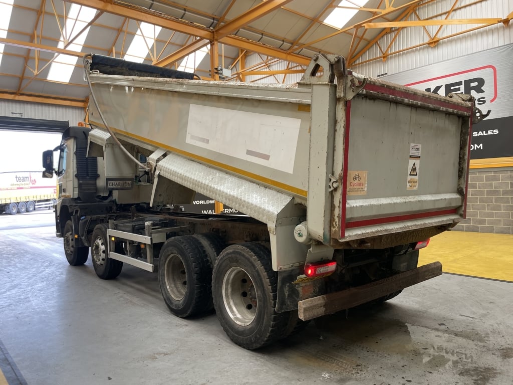 VOLVO FM 370 *EURO 6*, 8X4 STEEL TIPPER – 2016 – AP16 DAY