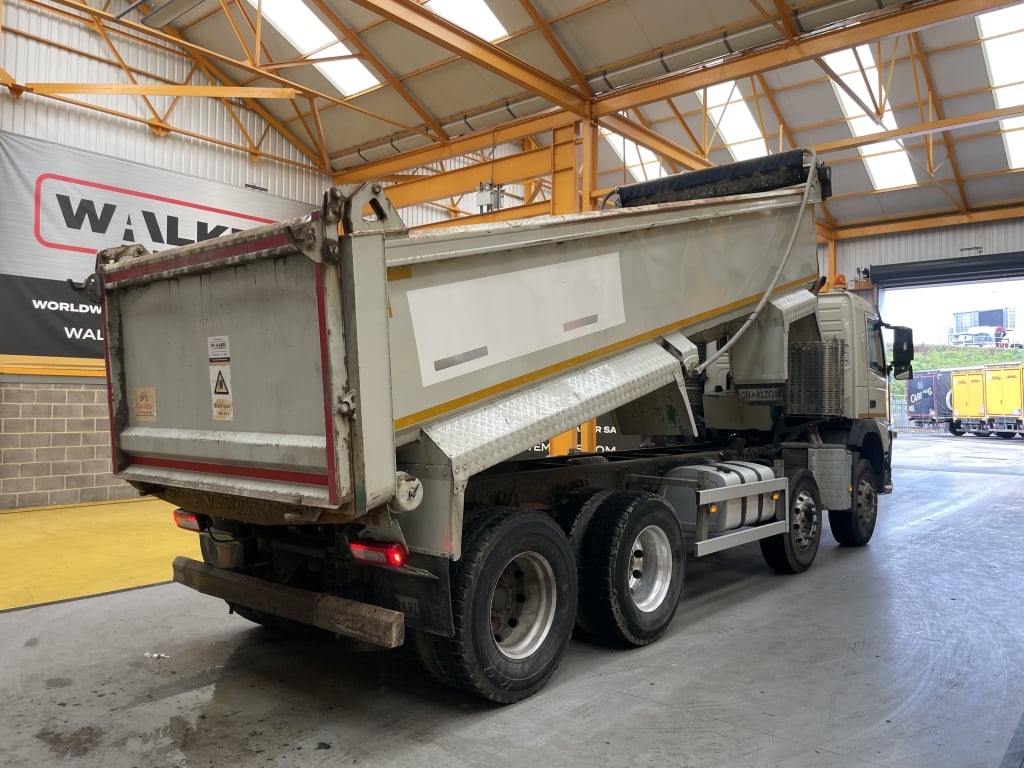 VOLVO FM 370 *EURO 6*, 8X4 STEEL TIPPER – 2016 – AP16 DAY