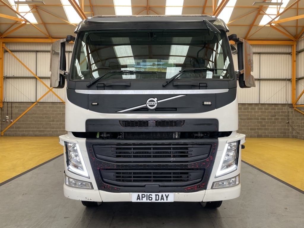 VOLVO FM 370 *EURO 6*, 8X4 STEEL TIPPER – 2016 – AP16 DAY