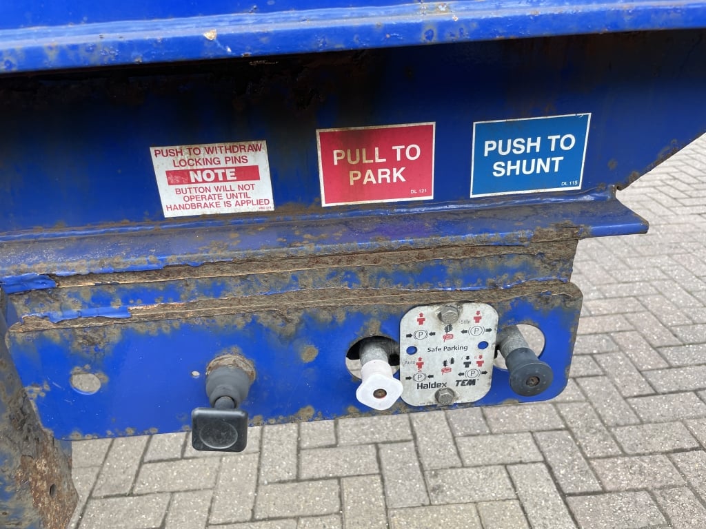 DENNISON LOCK AND GO SLIDING SKELETAL TRAILER – 2013 – C358194
